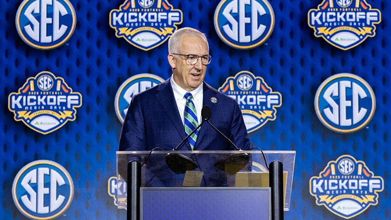 SEC draws rule to stop NFL, NBA, WNBA players from returning