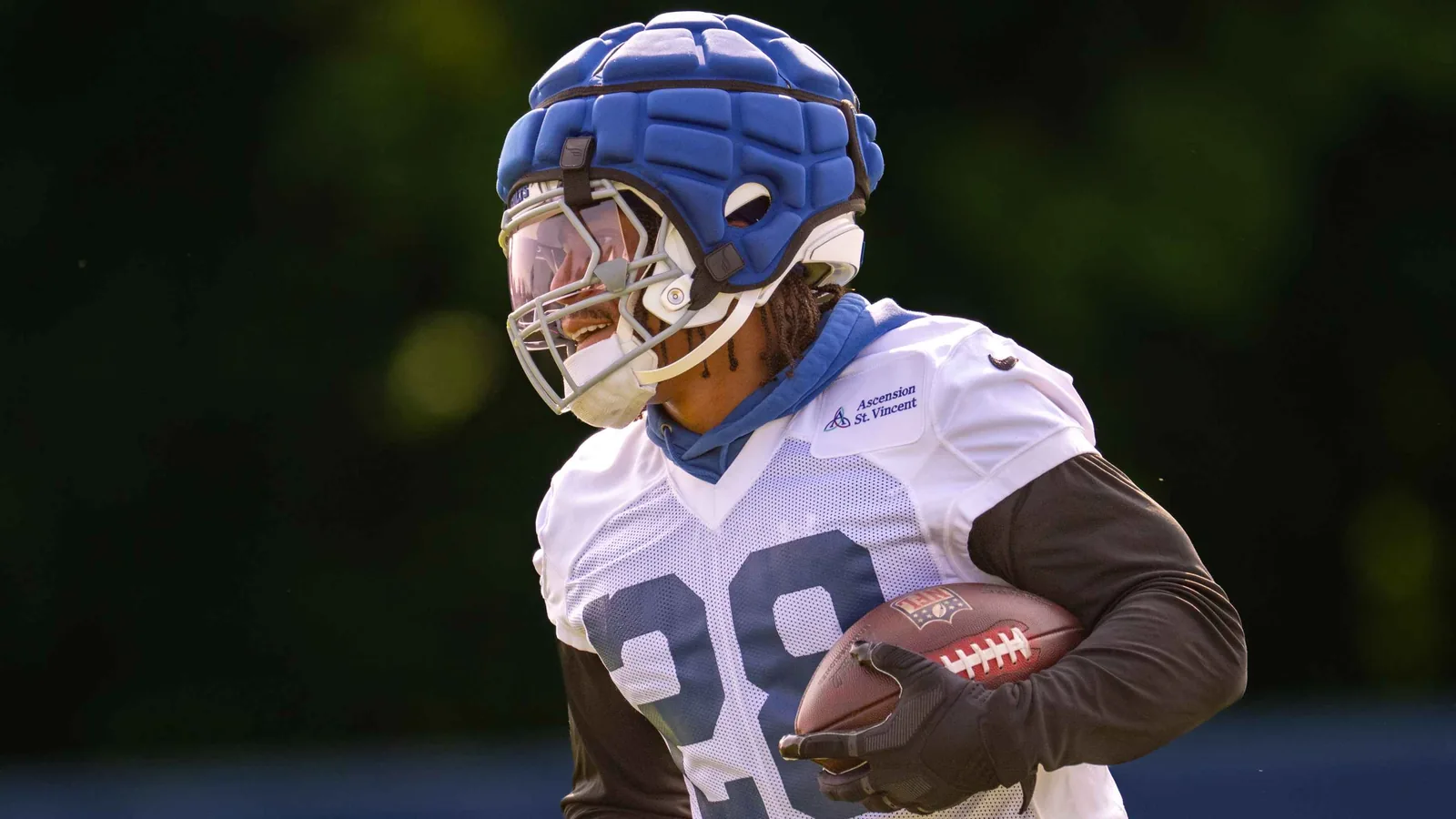 Jonathan Taylor agrees to 2-year, $44M extension with Colts